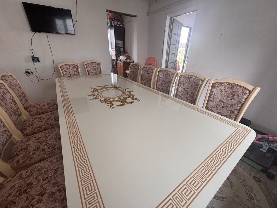 Стол со стульями