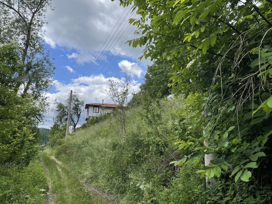 С. Момчиловци, обл. Смолян, 590 кв.м. В регулация