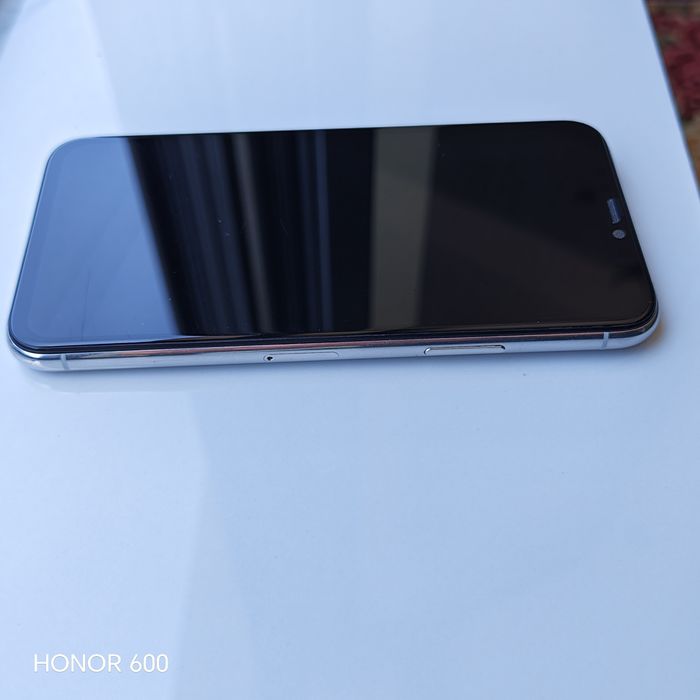 Iphone 11 pro 
Xotira : 256 GB
Batereya : 81 % 
Rangi : White 
Kar