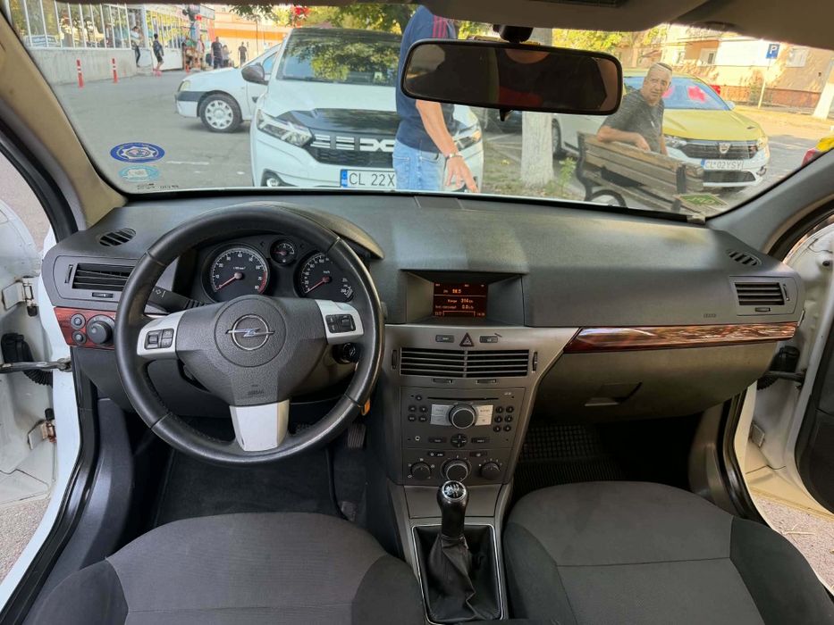Opel astra H- an 2011-1.6 Benzina+GPL.