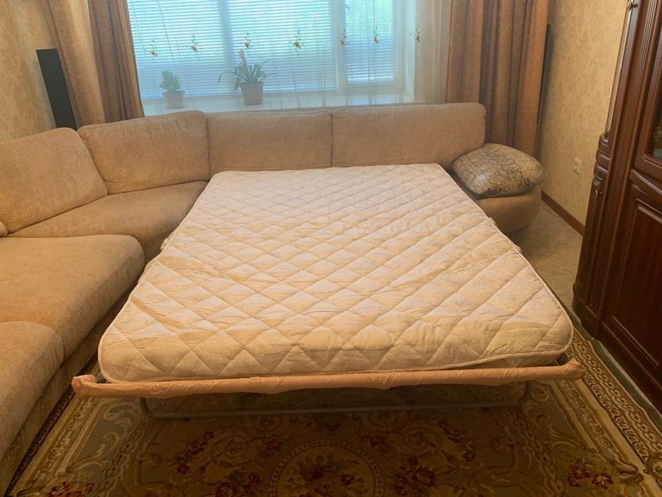 Продам диван угловой б/у