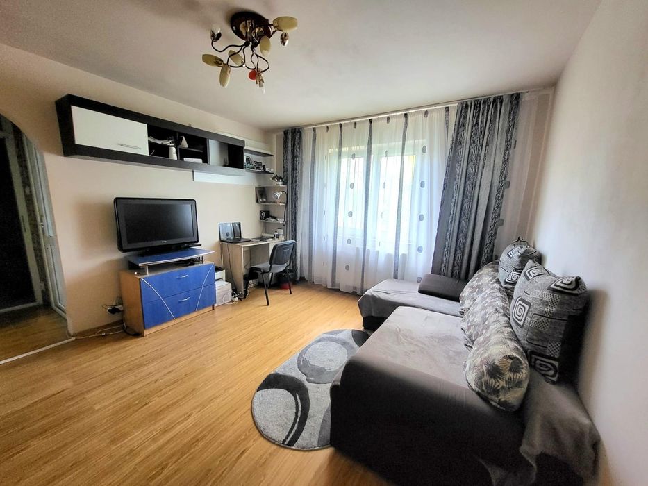 Inchiriez apartament in micro 6
