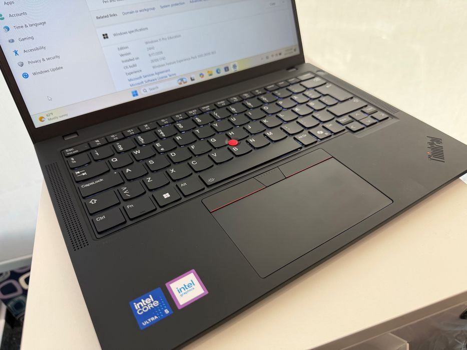 Lenovo T14 Gen 5 - Ultra 5 125 - 32 GB RAM - 512 GB SSD - Qwerty Tastatura Iluminata - Garantie 32 luni