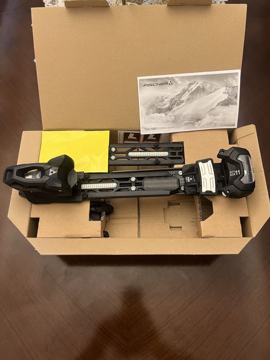 Legături de schi Fischer Attack 11 MN Demo