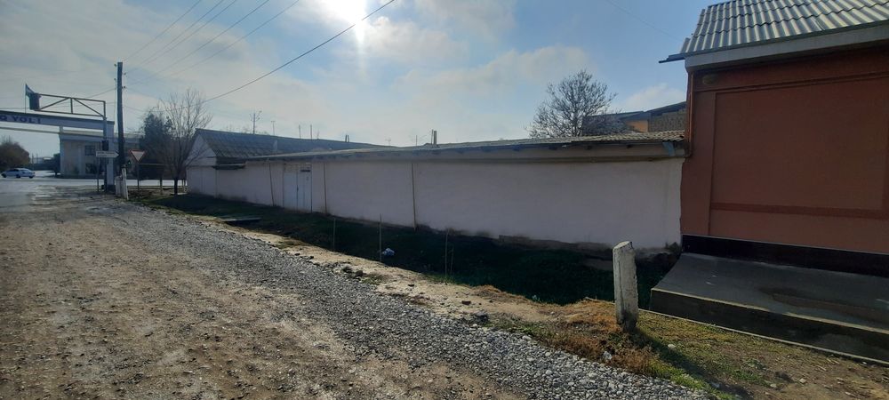 Кашкадаре Карши Давлат Унверситети  олдида