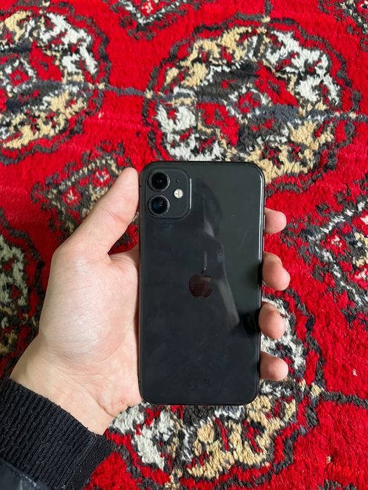 Айфон 11 хорошый сост идаельное