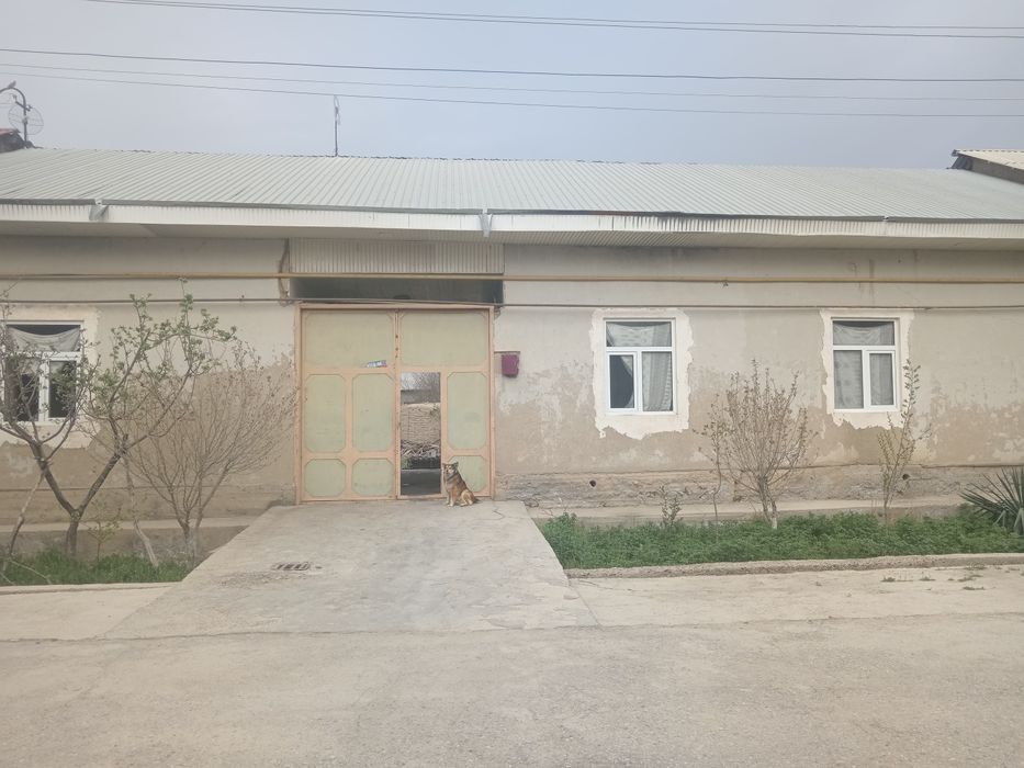 Uy sotiladi 10 sotix xovli narxi 800mln