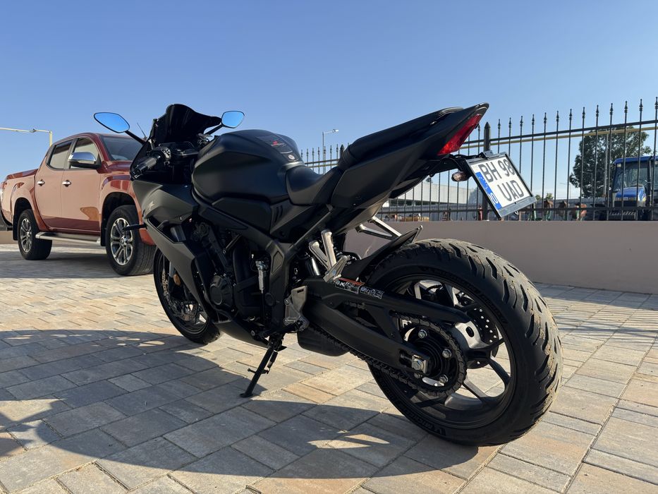 Honda CBR650R E-Clutch – 2024