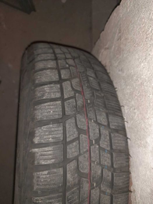 Продавам 4бр. зимни гуми с джанти 15 цол. Подарък тасове.