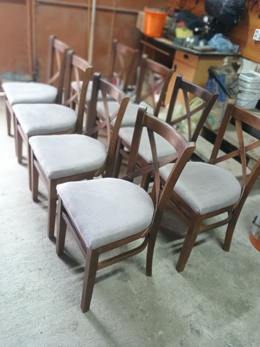 Vand scaune de lemn si mese