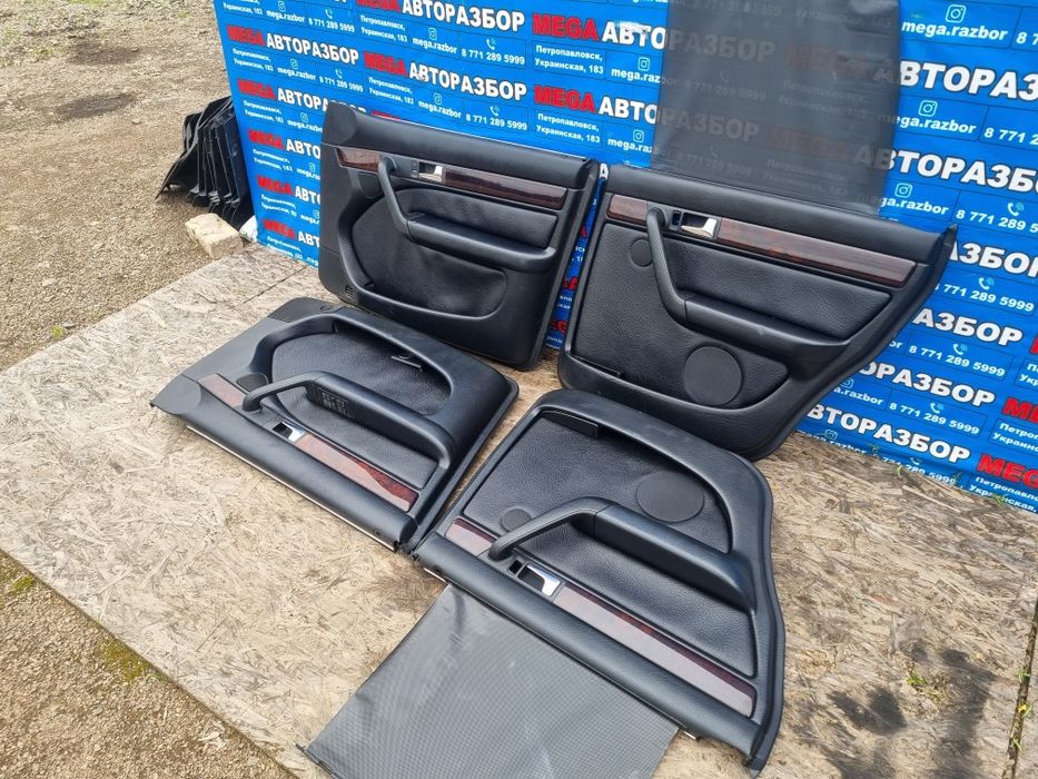 Дверные карты на Audi c4.