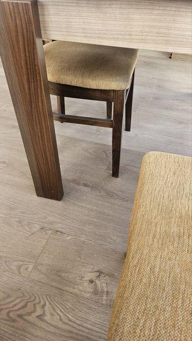 Маса с четири стола