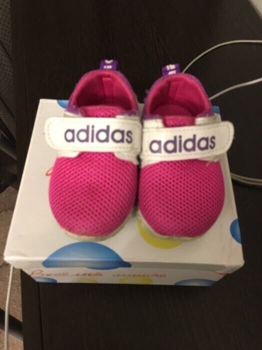 Продам деткую обувь