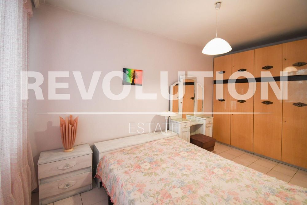 Дава се под наем Тристаен апартамент в София, Света Троица - 90 кв.м за 797.64 € - Снимка #3