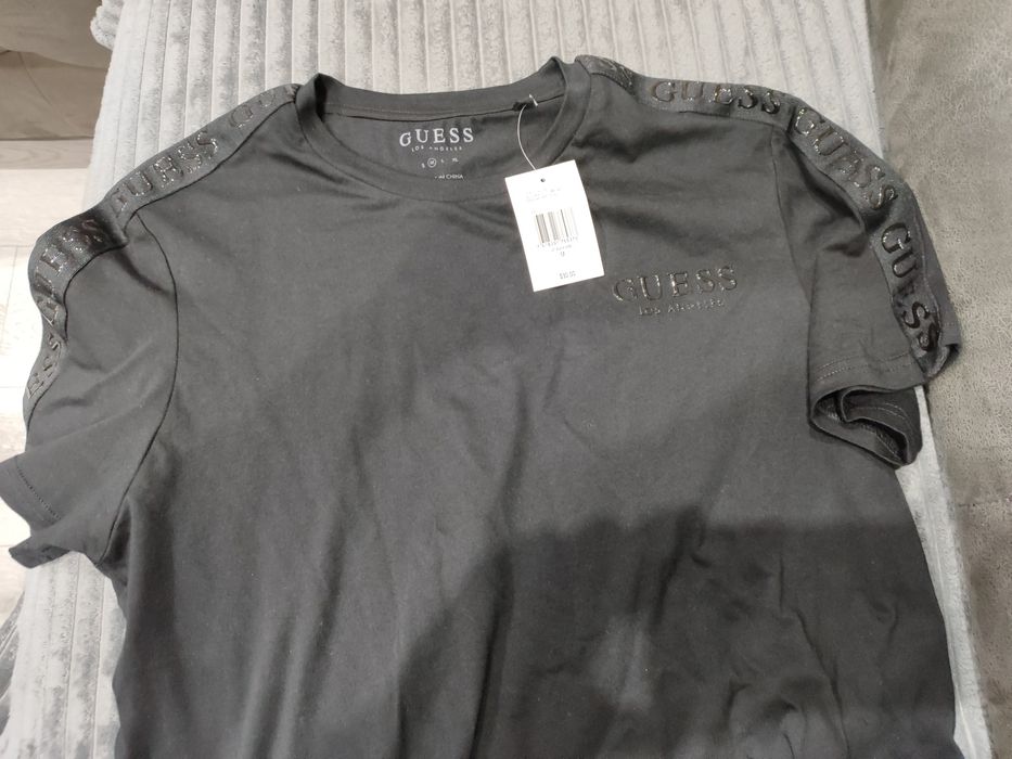 Тениски на Guess