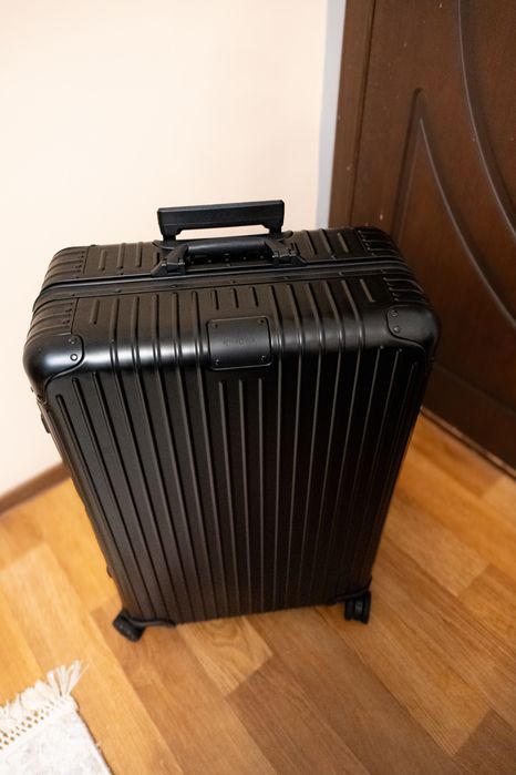 Чемодан RIMOWA в черном цвете (Check-in L)