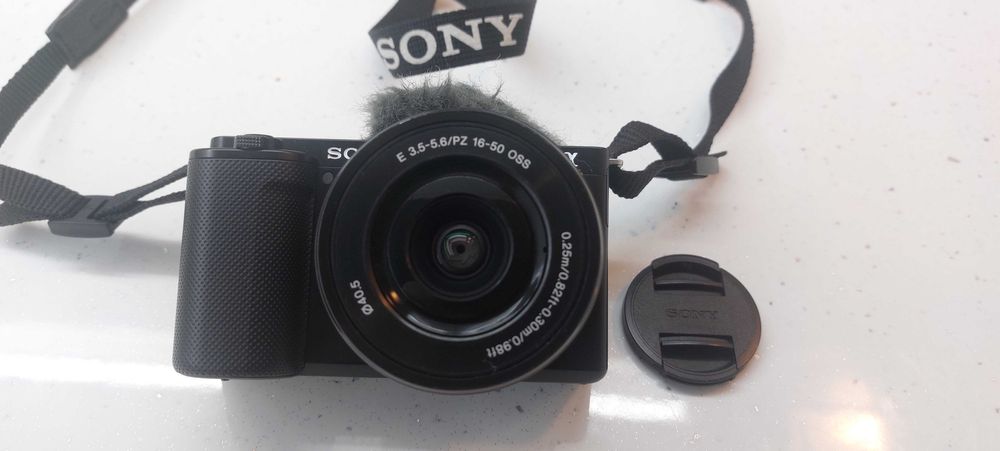 SONY ZV -E10 4k видео и фото камера в оригиналната си опаковка