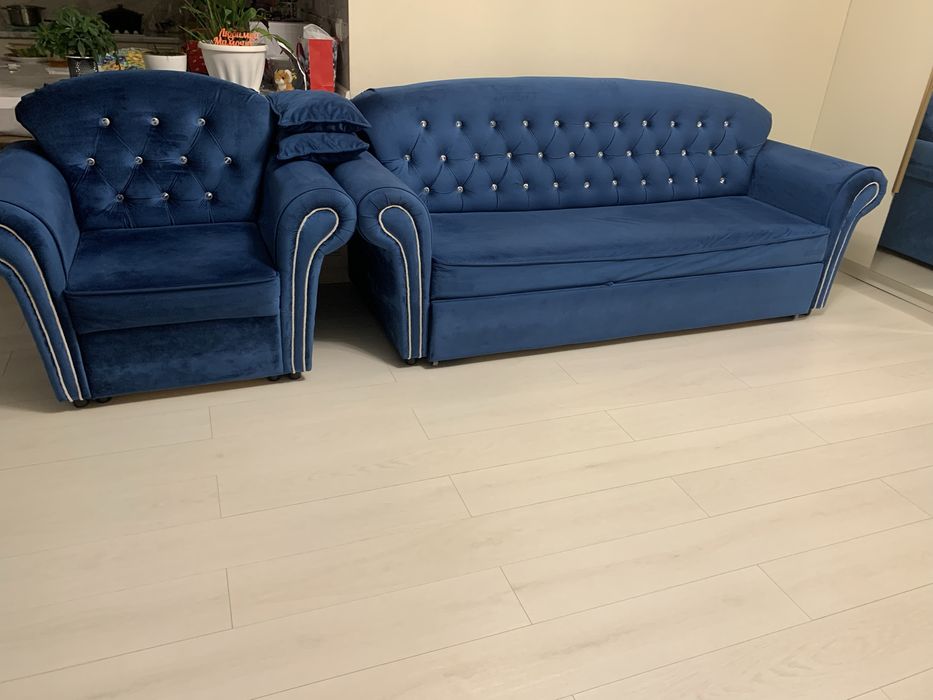 Продам диван с креслом. Синего цвета .