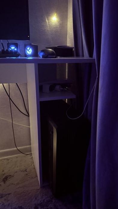 Продам компьютерный стол