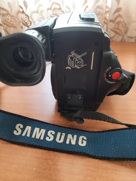 Продам видеокамеру Samsung
