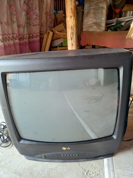 Два телевизора б/у в хорошем состоянии, оба работают