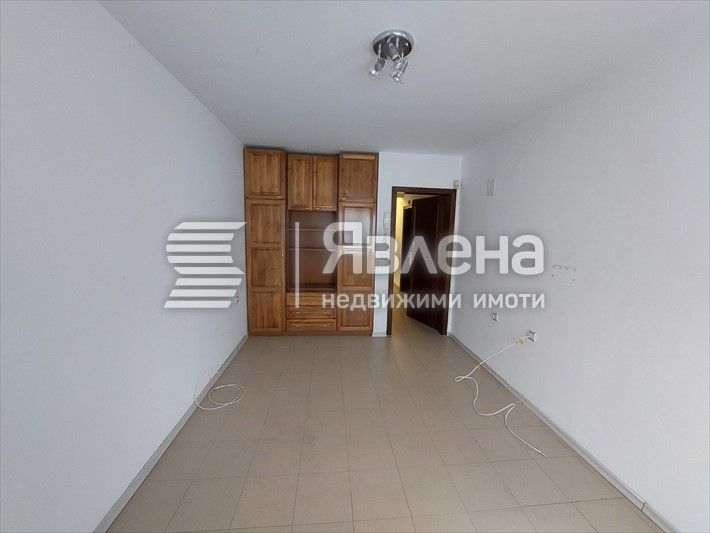 Продава се Четиристаен апартамент в Габрово, Център - 188 кв.м за 599 €/кв.м - Снимка #3