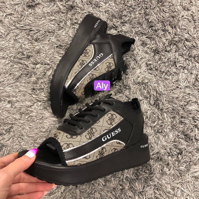 Ugg-uri diferite modele