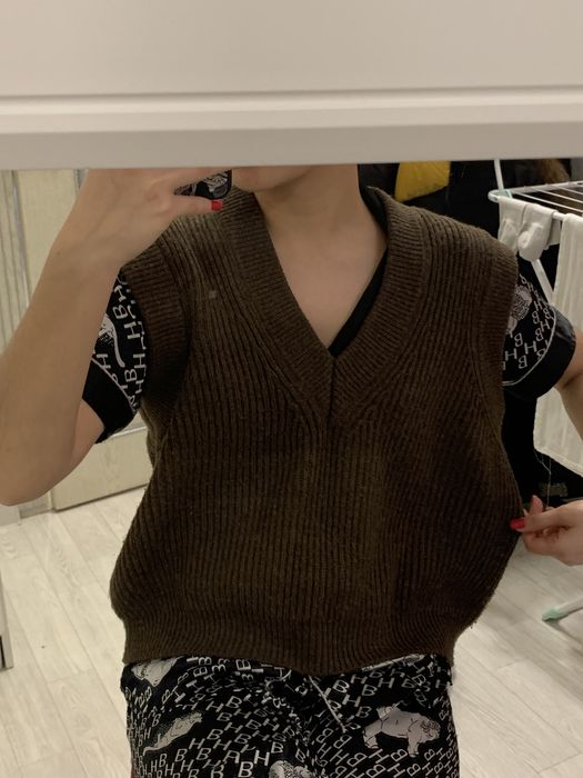 коричневая жилетка