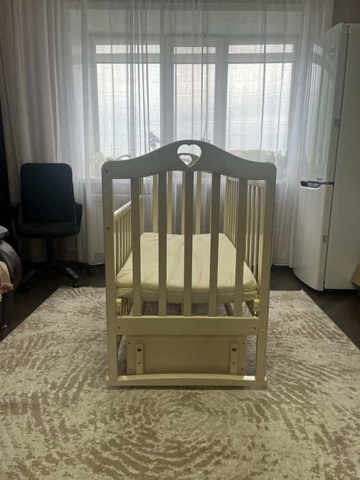 Продам детскую кроватку