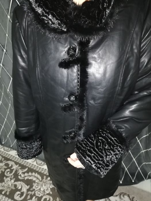 Продаётся кожаный дублёнка.