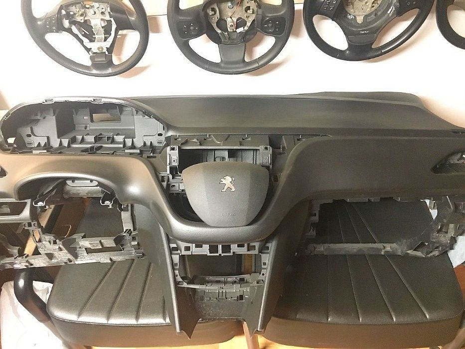 Аербег Аирбаг Airbag за воланa и таблото на PEUGEOT 208