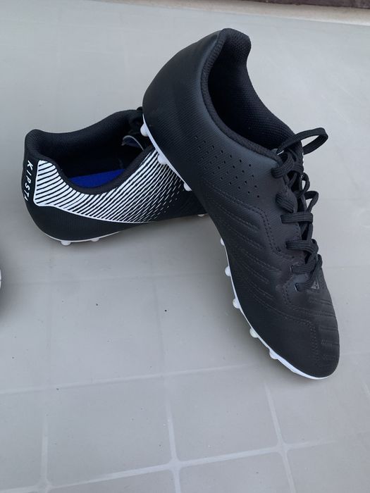 Vand ghete fotbal si adidasi sala kipsta