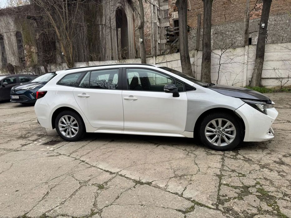 Toyota Corolla Toyota Corolla Hybrid Break 1.8 HSD Business - Avariata usor