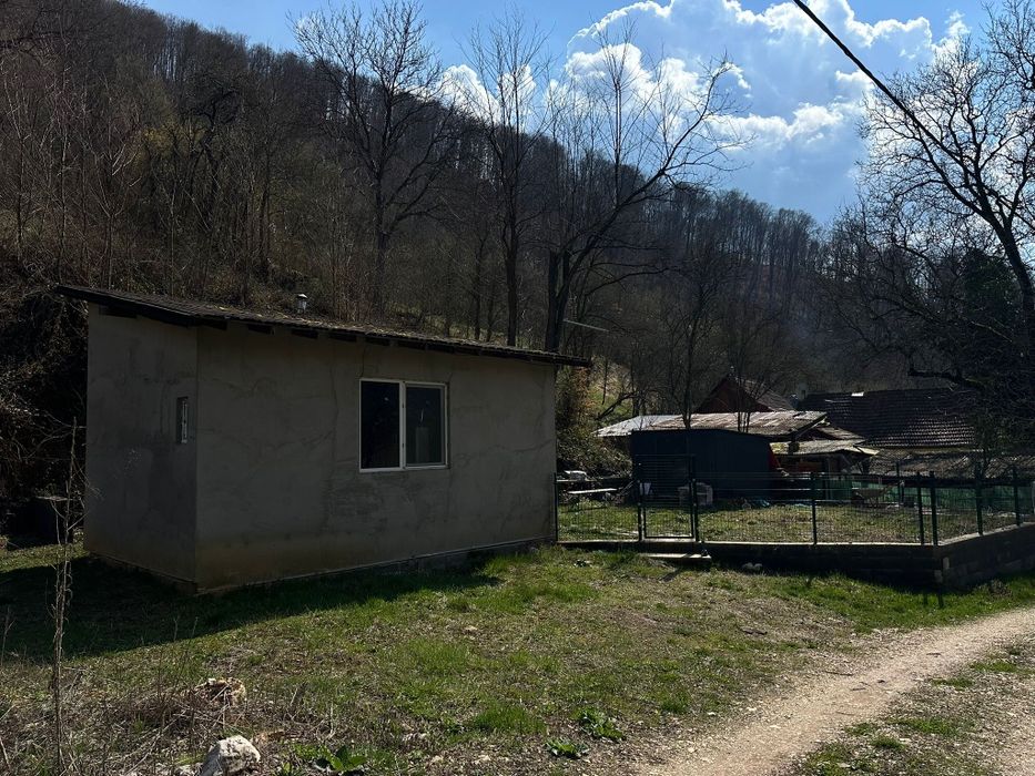 Casa și teren de vânzare în Băcaia , Geoagiu , jud Hunedoara