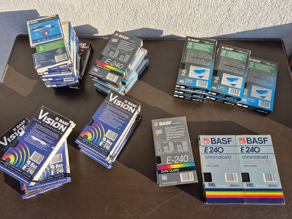 Vând lot 20 casete video VHS originale Basf, 240 minute cu filme

- 20