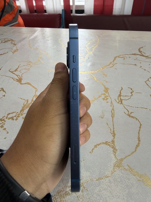 Продам iPhone 13 в хорошем, рабочем состоянии.