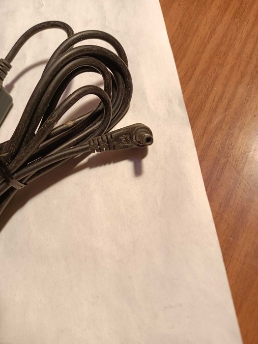 Продам адаптер питания для видеокамеры "Panasonic" .