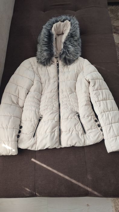 Зимно яке в отлично състояние.