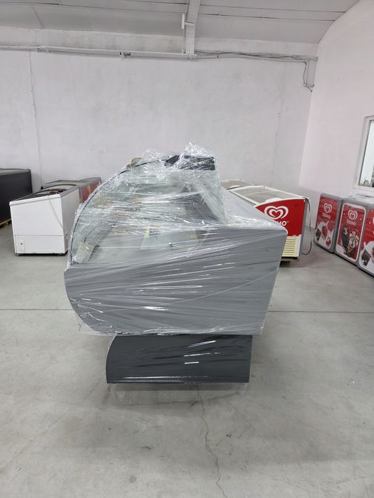 Нова Хладилна Витрина 250х110