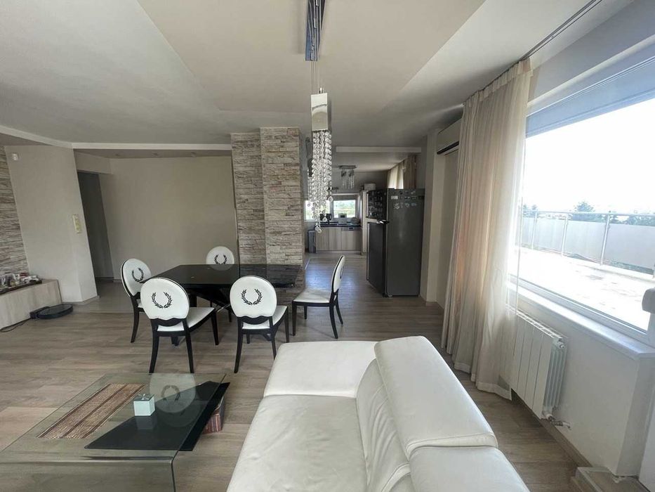 Дава се под наем Тристаен апартамент в София, Център - 90 кв.м за 1400 € - Снимка #2