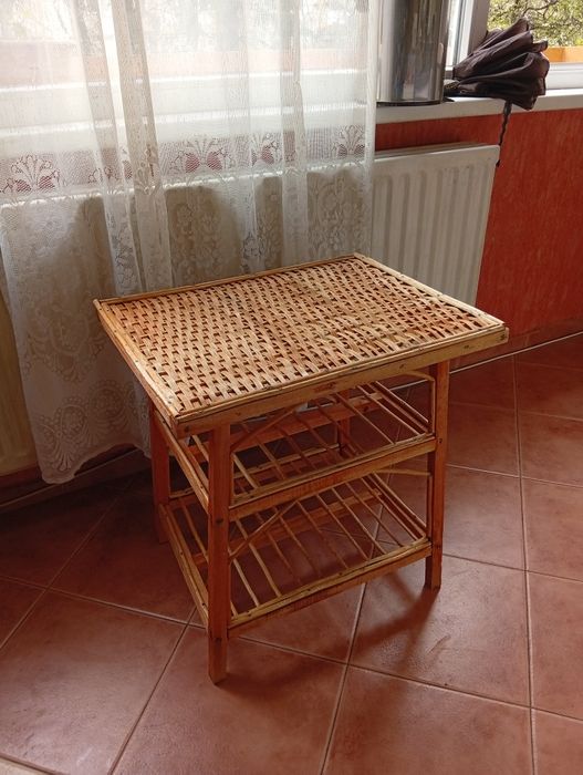 Сгъваема помощна масичка 48/38 см, и от ратан 65/45 см