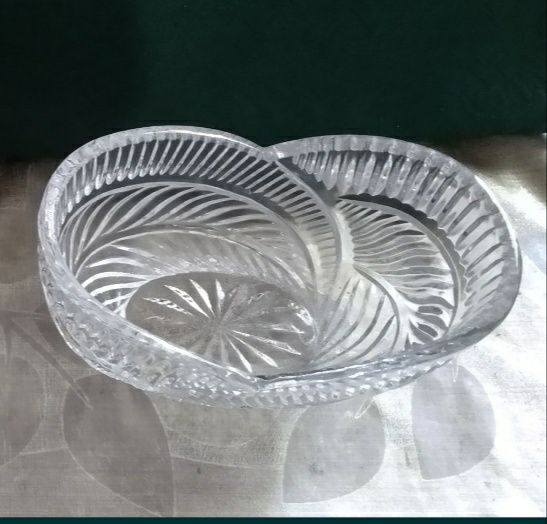 Продаются хрустальная вазочка