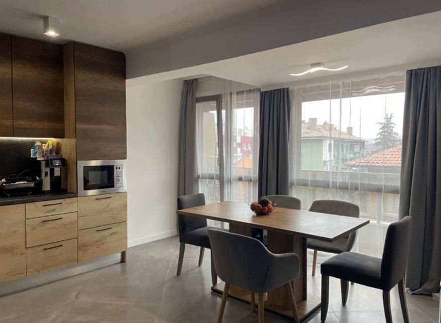 Дава се под наем Тристаен апартамент в Пловдив, Център - 122 кв.м за 850 € - Снимка #3