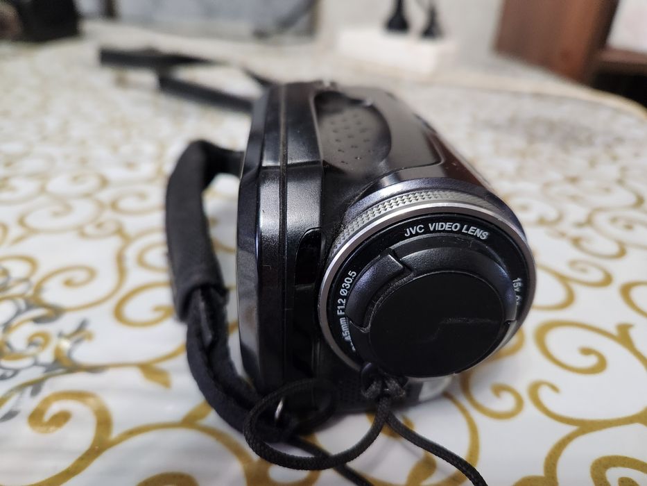ПРОДАЮ Видеокамеру jvc