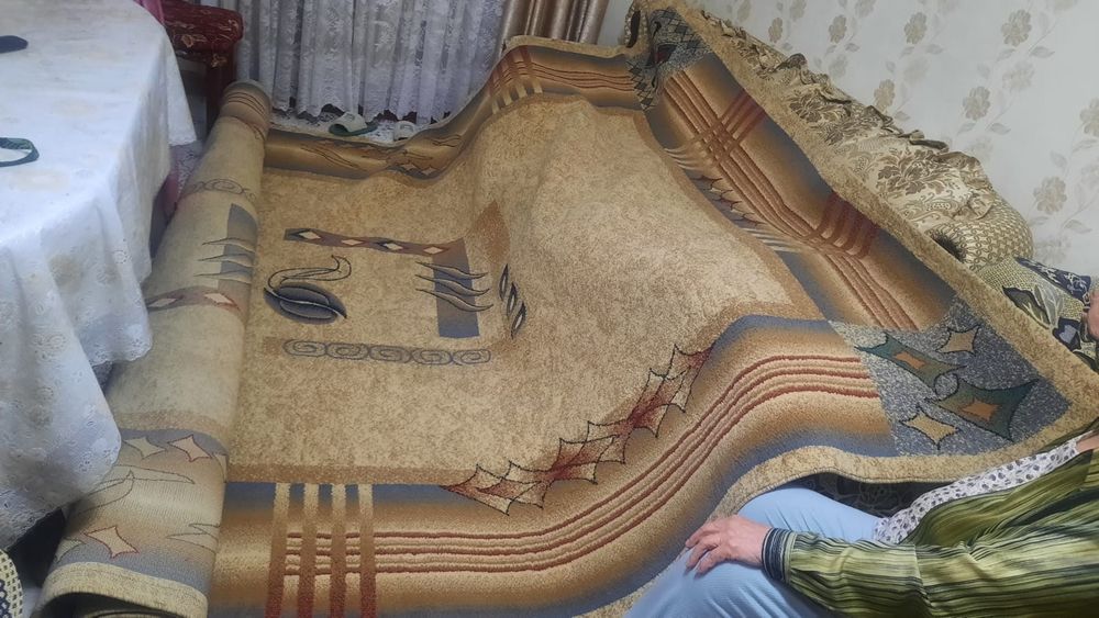 Продам ковёр 2×4 метра