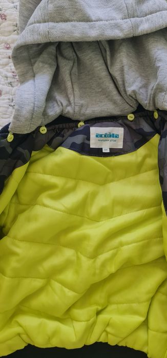 Продам куртку на мальчика демисезон