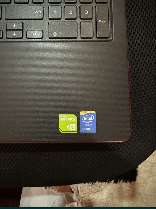 Лаптоп Dell (много запазен)