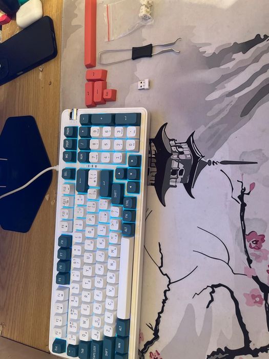 Продам клавиатуру