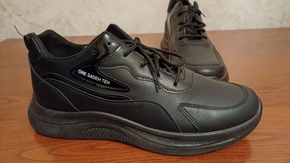 Спортивные полуботинки,новые