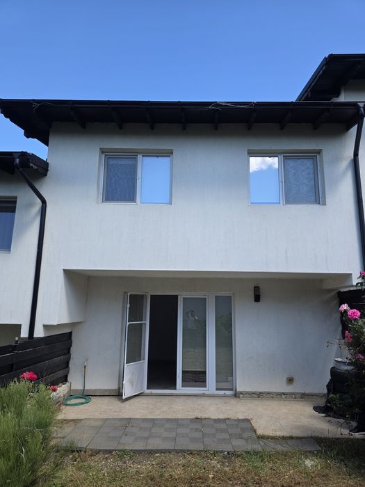 Casă tip duplex de vânzare cu grădină pentru relaxare – Breazu, Rediu, Iași